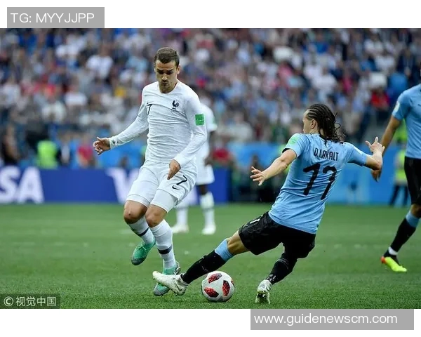 世界著名足球明星风采展示与精彩瞬间回顾